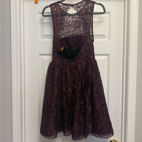 Alice + Olivia ophelia Plum lace fit & flare dress Corset size 4 NWT - Picture 6 of 7